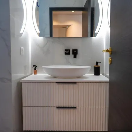 Cozy 2-room Next To The Port * Nice